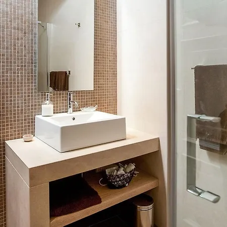 Exclusive With Indoor Pool Guest house *